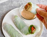 Foto langkah ke 5 dari resep Vietnamese Spring Rolls.