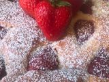 Strawberry cake with strawberry sauce