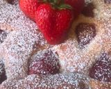 A picture of step 7 of Strawberry cake with strawberry sauce.