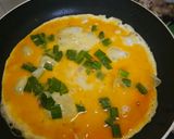 Gambar langkah 3 resipi Cheesy Omelette Wrap.