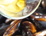 Foto del paso 2 de la receta: Mejillones al vino🦪