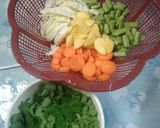Foto langkah ke 1 dari resep Sup Bakso Daun Kelor.