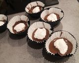 Une image de l'étape 3 de Chocolat marshmallow cups.