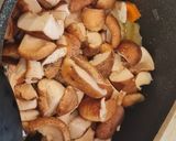 Foto del paso 6 de la receta: Rollitos de lomo a los dos jamones en salsa de setas