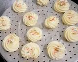 Foto langkah ke 3 dari resep Kue semprit 3bahan no mixer no oven.