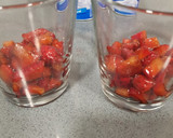 Foto del paso 3 de la receta: Copa de yogur y fresas con edulcorante