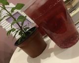 صورة لخطوة 2 من وصفة موهيتو توت ……🖤