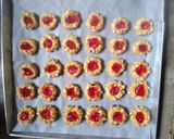 Foto langkah ke 3 dari resep Strawberry Thumbprint Cashew Peanut Cookies.
