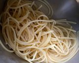 A picture of step 1 of Spicy Garlic Shrimp Linguine.