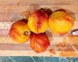 Foto del passaggio 5 della ricetta Crepes alle pesche e amaretti