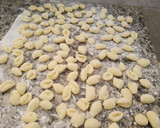 Foto del paso 3 de la receta: Ñoquis de queso Port Salut fáciles y rápidos