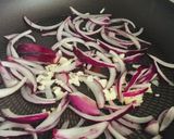 Foto del paso 2 de la receta: Quiche de Repollo Rojo y Calabacín!