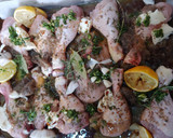Foto del paso 3 de la receta: Muslitos de pollo a las finas hierbas y soja