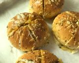 Foto langkah ke 3 dari resep Korean Cheese Garlic Bread 🍞🧀 🧄.