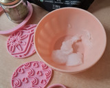 Foto del paso 1 de la receta: Figuras de chocolate huevos de Pascua sin azúcar 🥚(requiere congelador) con stevia natural