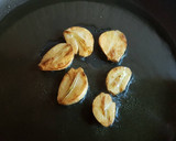 Foto del paso 3 de la receta: Níscalos con ajo y perejil