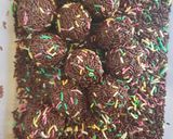 Foto langkah ke 5 dari resep Almond biscuit balls.