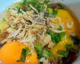 Hình bước làm 1 của món Trứng chiên tép khô hải sản