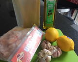 Foto langkah ke 1 dari resep Spicy Shrimp Aglio e Olio Pasta.
