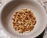 Foto del passaggio 1 della ricetta PPPA (Pollo Pinoli e PhilAdelfia)