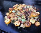 Une image de l'étape 9 de Duo de courgettes aux tomates, poivron, algues et piments verts.