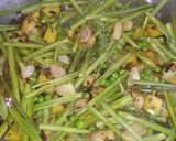 मूंगा आलू मटर की सब्जी (moonga aloo matar ki sabzi recipe in Hindi) रेसिपी चरण 4 फोटो