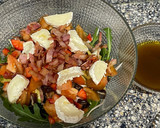 Foto del paso 2 de la receta: Ensalada de dátiles con bacon y queso brie