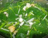 Hình bước làm 2 của món Canh mồng tơi nấm nấu tôm thịt