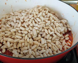 Foto del paso 4 de la receta: Pochas con costillas de cerdo y chorizo asturiano