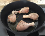 Foto del paso 1 de la receta: Muslos de pollo con salsa de zanahoria