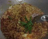 Foto langkah ke 4 dari resep Mie Rendang Nyemek.
