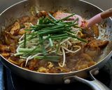 Foto langkah ke 4 dari resep Kwetiaw goreng.