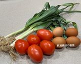 A picture of step 1 of Stir-Fried Eggs with Tomatoes and Green Garlic.