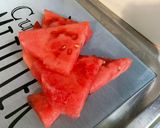 Une image de l'étape 6 de Salade multicolore à la pastèque et melon d'Espagne.