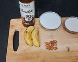 A picture of step 1 of Banana almond chocolate smoothie.