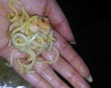 A picture of step 3 of Maggi Pakoda.