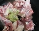 A picture of step 1 of Achar gosht.