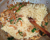 Foto langkah ke 5 dari resep Mie Goreng Jawa.