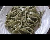 Foto langkah ke 7 dari resep Spinach Fettuccine with homemade bolognese sauce.