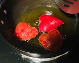 बीटरूट हार्ट शेप पूरी (Beetroot heart shape puri recipe in Hindi) रेसिपी चरण 5 फोटो