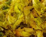 Foto del paso 2 de la receta: Filetes de merluza con base de col