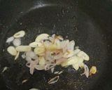 Foto langkah ke 3 dari resep Sop sosis sayuran simple.