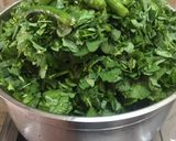 A picture of step 1 of Palak gosht.