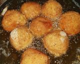 A picture of step 6 of Egg roll.