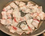 Foto del paso 2 de la receta: Coca de Cebolla caramelizada, Bacon y Papada ibérica