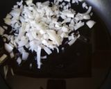 Foto del paso 2 de la receta: Espaguetis integrales con calabacín y champiñón