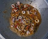 Foto langkah ke 2 dari resep Tumis kerang cumi tempe.