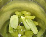 A picture of step 3 of Aloe vera grapes healthy mocktail.