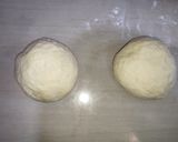 Foto langkah ke 5 dari resep Cheesy Mushroom Sausages Pizza.