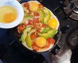 Baked eggs with tomatoes and avocado recipe step 4 photo